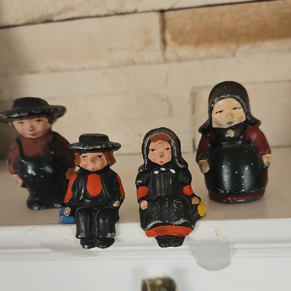 Hand-Painted Miniature Amish Family Cast Iron Salt & Pepper Shakers. Set of 4.